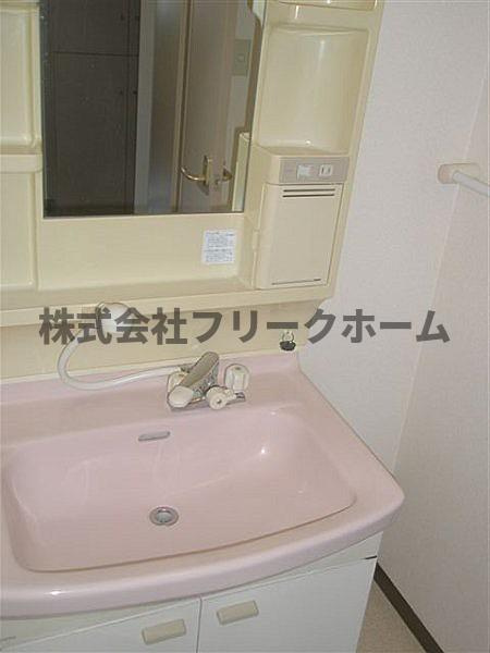 三鷹市下連雀４丁目の賃貸マンションの洗面所