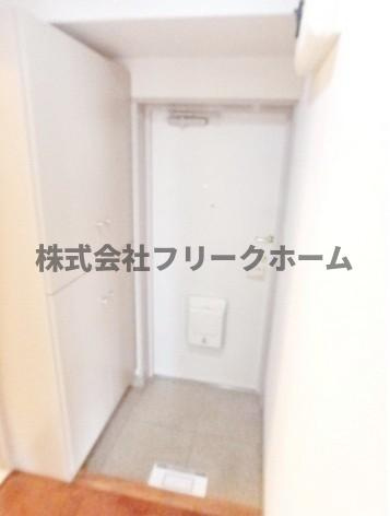 三鷹市下連雀４丁目の賃貸マンションの玄関