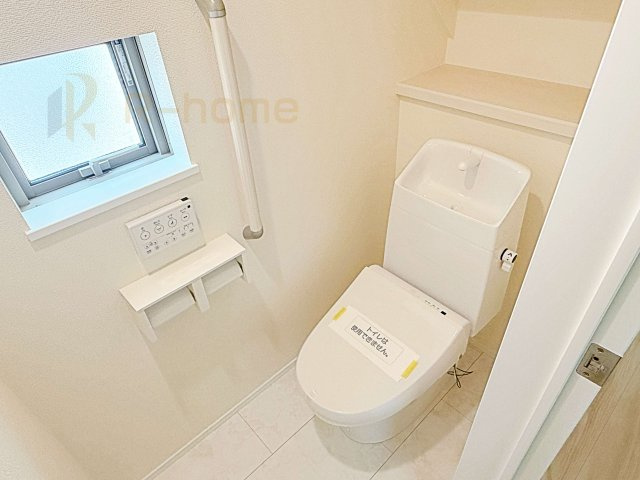 土浦市下高津3丁目　新築戸建て　A号棟のトイレ|温水洗浄便座付きのトイレ。
トイレが２ヵ所設置で朝の忙しい時間でも安心です。