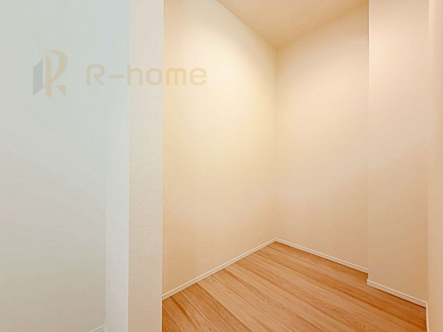 土浦市下高津3丁目　新築戸建て　A号棟の収納|キッチンにはパントリーを設置！キッチン回りの整理整頓の悩みも解決♪