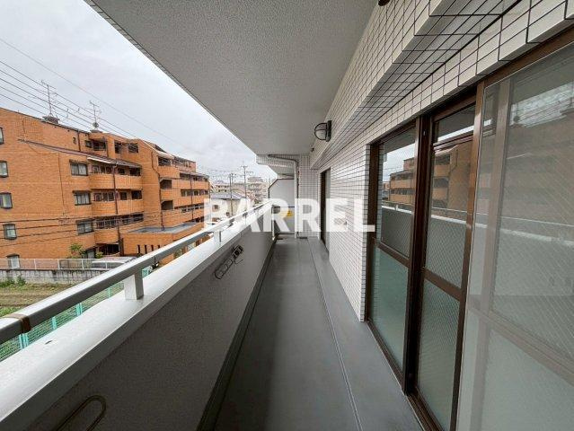 緑地ロイヤルハイツ2号館のバルコニー