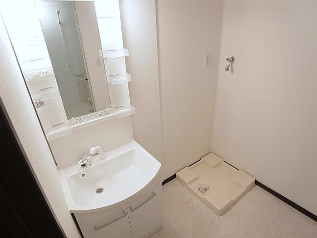 フレッツァ神戸山田の洗面所|シャンプードレッサー完備の独立洗面