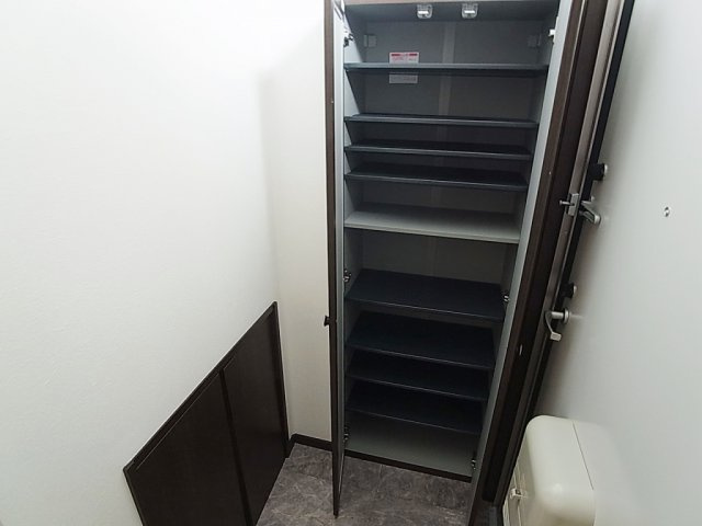 フレッツァ神戸山田の玄関|大型シューズＢＯＸ、玄関収納も有ります