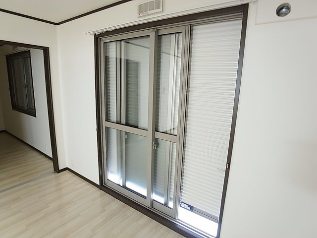 フレッツァ神戸山田のその他|シャッター付き雨戸も全部屋に完備でセキュリティ強化