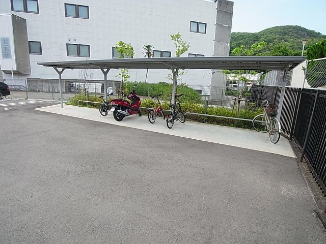 フレッツァ神戸山田のその他共用部分|駐輪スペースも広々してます