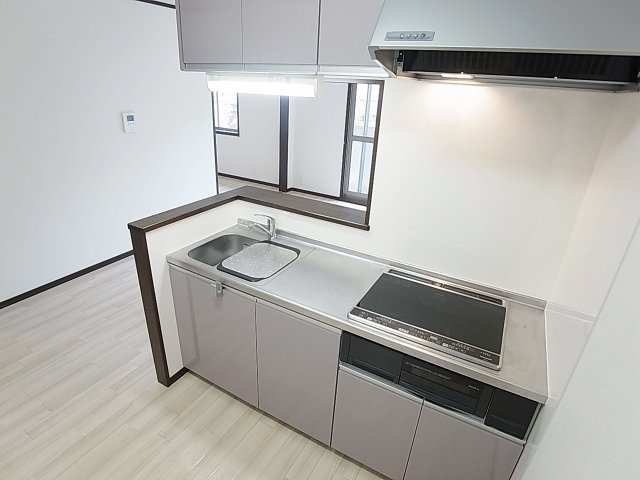 フレッツァ神戸山田のキッチン|システム3口ＩＨキッチン