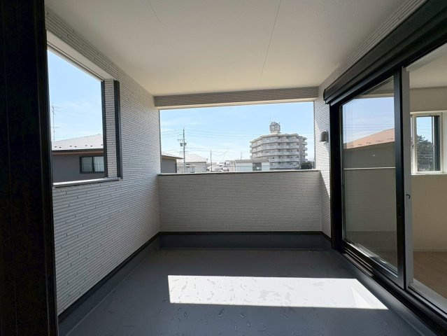 クワイエ　岐阜市菅生第5　全2区画分譲のバルコニー|バルコニーは南向きで洗濯物もよく乾きます！強度と表面積硬度を持つFPRで防水しています。