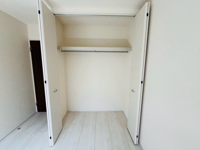 【Livele Garden】　幸手市東4丁目　全2邸の収納|〇１号棟　クローゼット〇
枕棚＋ハンガーパイプ付きで上の空間も最大限活かせる収納です♪
2026年8月撮影