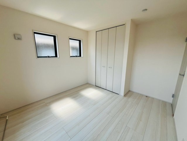 【Livele Garden】　幸手市東4丁目　全2邸の間取り|〇4LDK〇
家族のコミュニケーションが増えるリビング階段♪
パントリー、ファミリークローク付き！