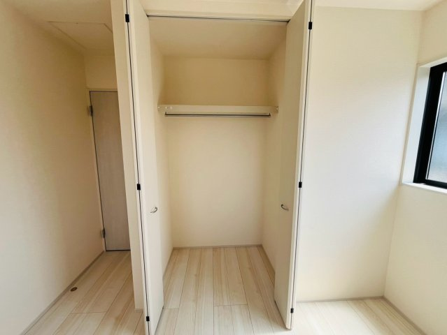 【Livele Garden】　幸手市東4丁目　全2邸の収納|〇２号棟　クローゼット〇
奥行きがあるのでたくさん収納することができます♪
2026年8月撮影