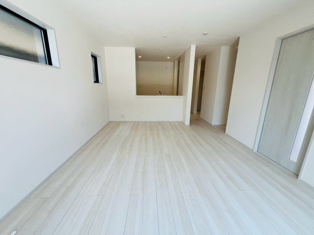 【Livele Garden】　幸手市東4丁目　全2邸の前面道路含む現地写真|〇２号棟〇
広々ランドリースペース♪
ファミリークローク付きのお家（＾＾）
2026年3月撮影