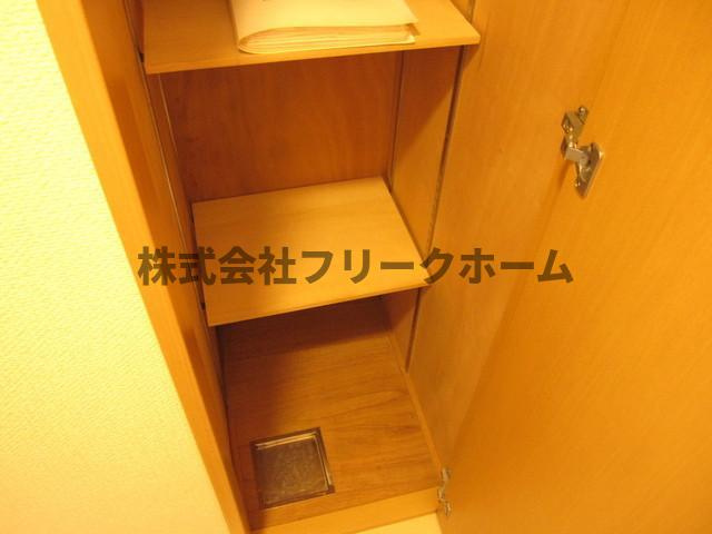 武蔵野市御殿山１丁目の賃貸マンションの収納