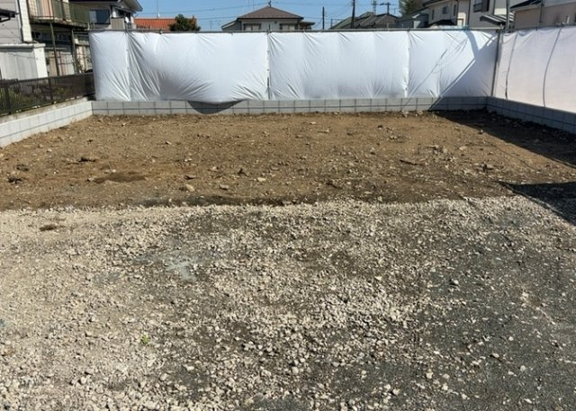 【外観】 | 現在は更地となっています。現地をご見学に行く際は、道路の幅や周辺の交通量、施設などをご確認頂くことをおすすめします！ある程度イメージをつけたいという場合は、同売主の施工事例や完成パースもお見せします。