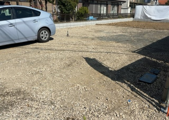 【庭】 | 庭のある家に住むことのメリットとして、子どもたちの遊び場を確保できること、ガーデニングや家庭菜園を楽しめること、明るさを確保できることがあります。また、配置を工夫することでプライバシーが確保できます。