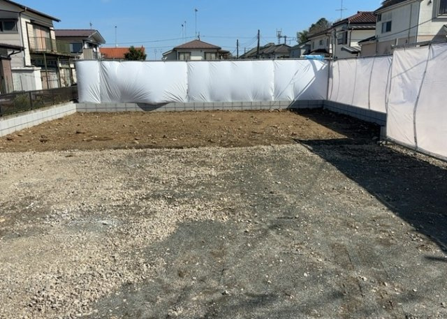 【玄関】 | 玄関は、狭すぎると複数人で使いにくく、広すぎても無駄な空間になりがちです。最低2畳を目安にして、家の広さとの兼ね合いや家族の人数を考慮して決めるとよいでしょう。現地を見学して快適な玄関を選びましょう！