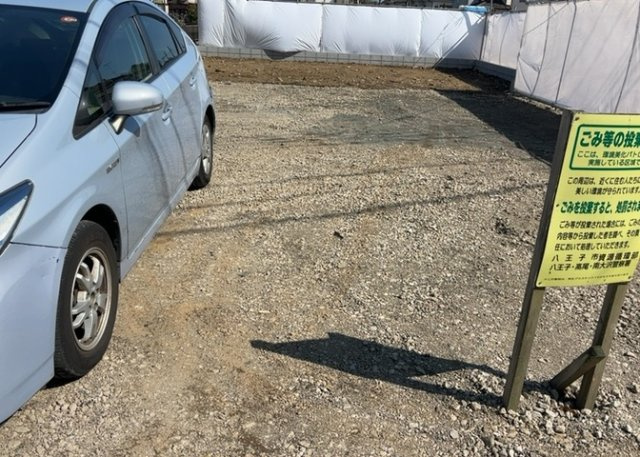【駐車場】 | 駐車場と明記されていても、最小スペースでつくられた駐車場だと大型車は駐車できなかったり、出入りしにくくなったりする可能性があります。お車のサイズと購入したい物件の駐車場のサイズを現地で確認しましょう。