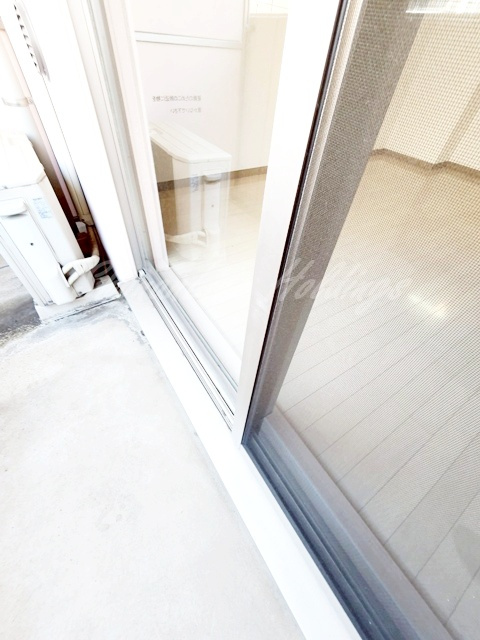 横浜市中区打越のアパートのバルコニー