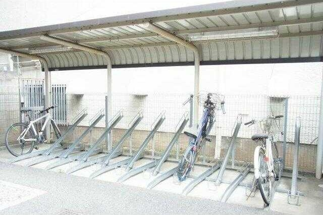 スカイコート目黒壱番館の駐車場