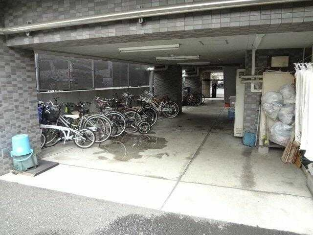 スカイコート目黒壱番館の駐車場