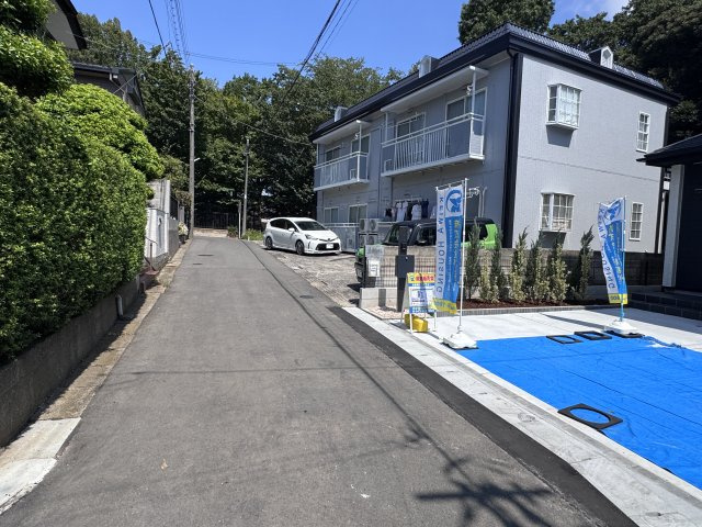 市川市中国分５丁目新築戸建【国府台小学校:6分】の前面道路含む現地写真|西側前面道路