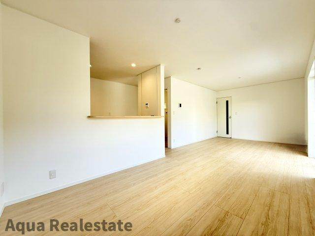 高松市木太町の新築一戸建の居間・リビング|使いやすい居間です