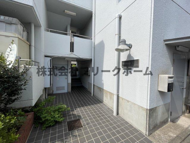 武蔵野市境南町２丁目の賃貸マンションのエントランス