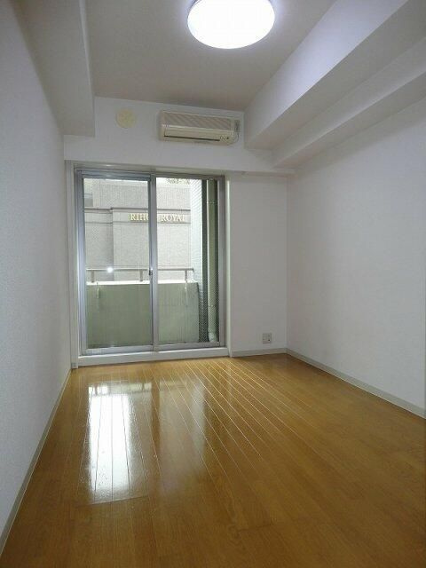 エスコート西早稲田の居間・リビング