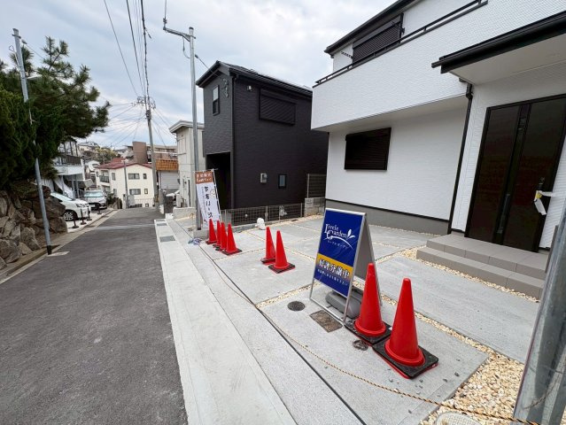仲田２丁目　新築戸建ての前面道路含む現地写真|前面道路含む現地写真です