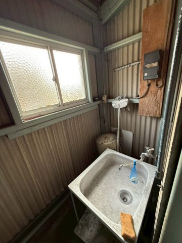 馬郡町4057番倉庫のその他