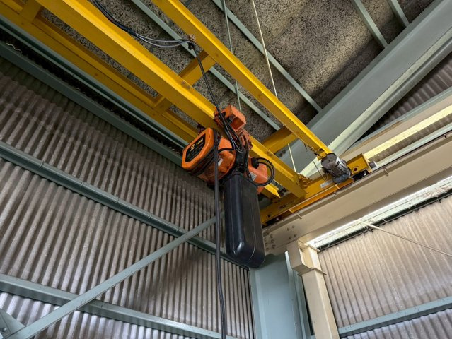 馬郡町4057番倉庫のその他|残置物の天井クレーンです。