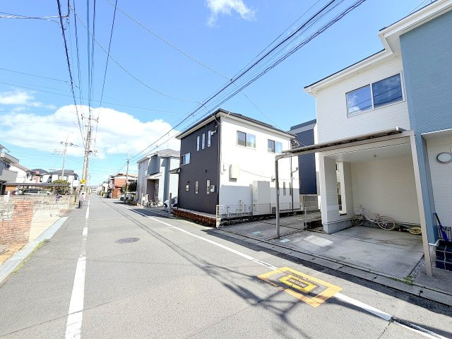青梅市東青梅3丁目　リフォーム住宅の前面道路含む現地写真|リフォーム前写真※室内のご見学いつでも可能です。