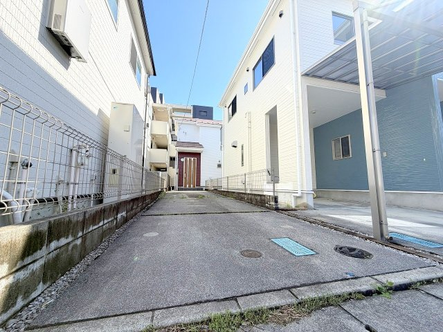 青梅市東青梅3丁目　リフォーム住宅の駐車場|リフォーム前写真※室内のご見学いつでも可能です。