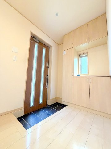 青梅市東青梅3丁目　リフォーム住宅の玄関