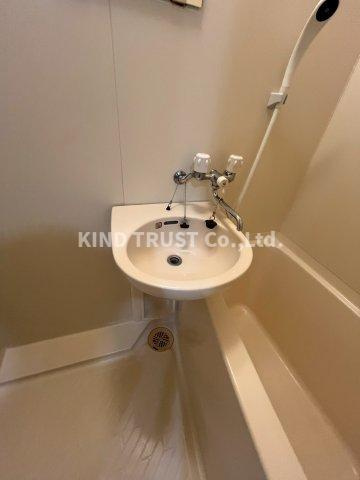 ライフステージ桜ノ宮の洗面所|明るい洗面所です