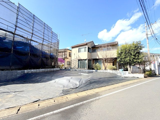 青梅市大門1丁目　新築戸建の前面道路含む現地写真
