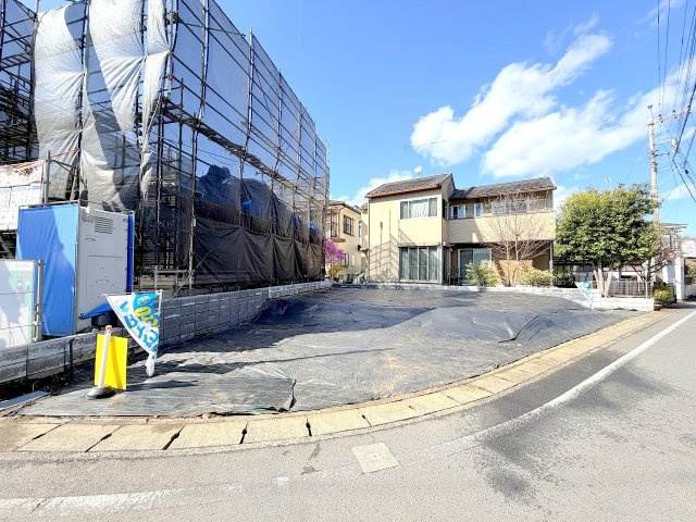 青梅市大門1丁目　新築戸建の前面道路含む現地写真