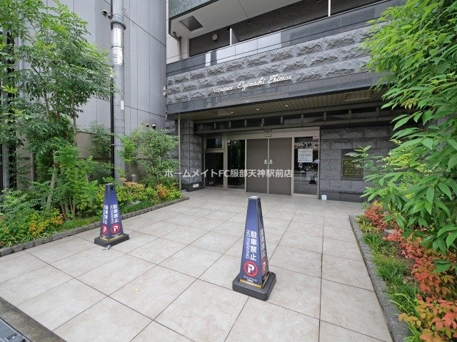 プレサンス扇町駅前のエントランス