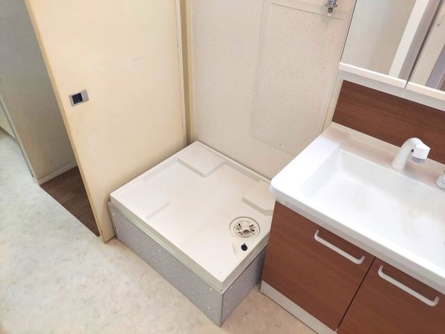 ジャルダン宝塚中山台弐番館B棟の洗面所|洗濯機置場