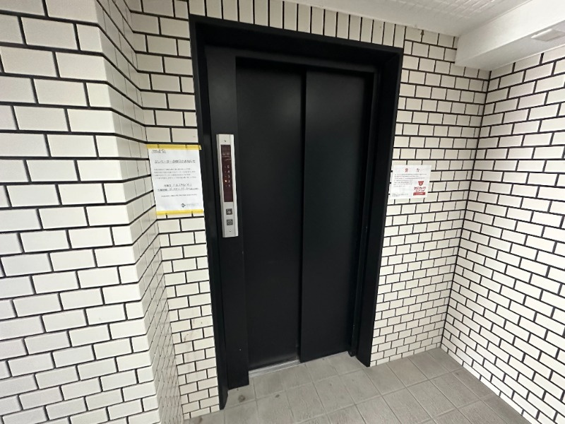 岸和田市神須屋町の賃貸マンションのエントランス