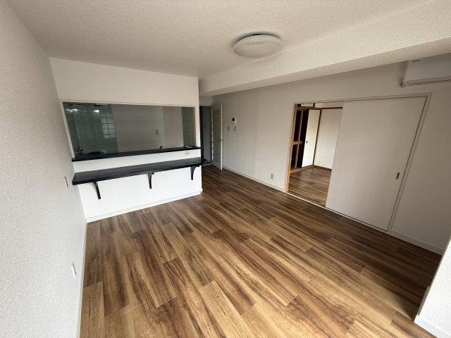 岸和田市神須屋町の賃貸マンションの居間・リビング