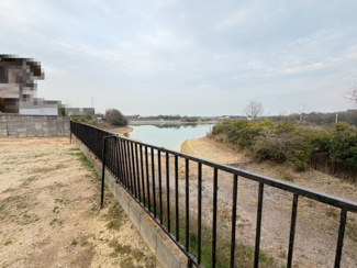 【外観】 | 鶴山台２丁目　売土地 | ウエルシアまで徒歩１６分ですので、消耗品のお買い物にも便利ですよ！