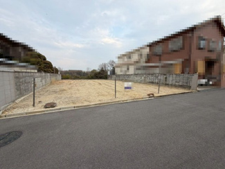 【前面道路含む現地写真】 | 鶴山台２丁目　売土地 | ◆住宅ローン相談会も開催中ですので、お気軽にお問い合わせ下さいませ◆
