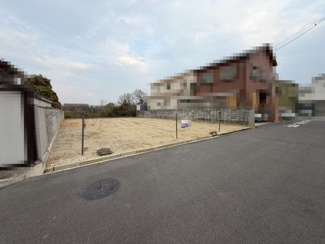 【前面道路含む現地写真】 | 鶴山台２丁目　売土地 | デイリーカナートーまで徒歩１０分ですので、毎日のお買い物に便利ですね！