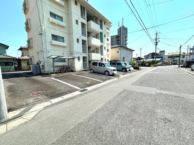 サンハイツ中浜の駐車場