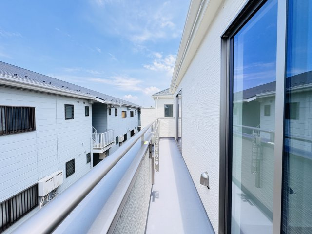 市川市大野町３丁目新築戸建のバルコニー|南西向きワイドバルコニー・日当たり良好♪