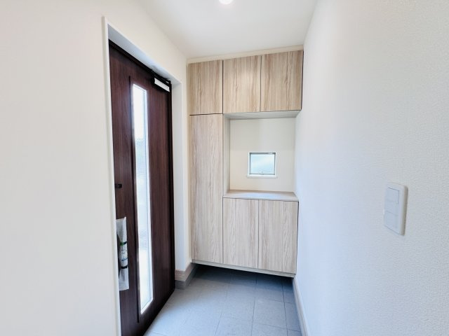 市川市大野町３丁目新築戸建の玄関|玄関ホール・容量たっぷりシューズボックス