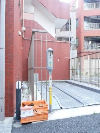 feeth日暮里の駐車場