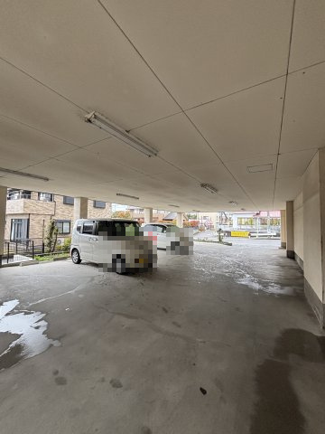 常滑市本郷町4丁目テナントの駐車場