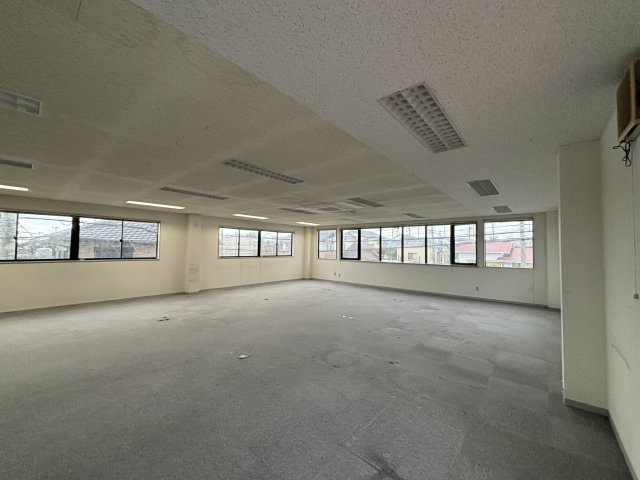 常滑市本郷町4丁目テナントの居間・リビング
