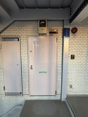 ダイアパレス町屋の玄関